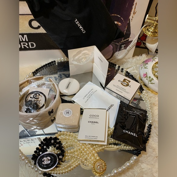 Surprise!🤩Chanel cosmetics sack and CHANEL framed advertising handmade +goodies - Picture 7 of 16